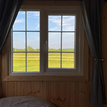 Beautiful 1 Bed Shepherd Hut In Warwickshire Warwick  Buitenkant foto