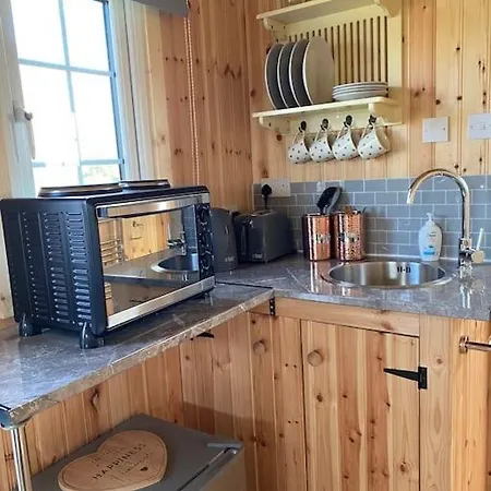 Beautiful 1 Bed Shepherd Hut In Warwickshire Warwick  Buitenkant foto