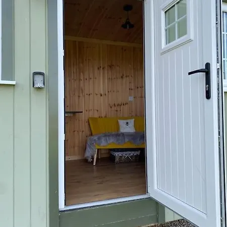 Beautiful 1 Bed Shepherd Hut In Warwickshire Warwick  Buitenkant foto