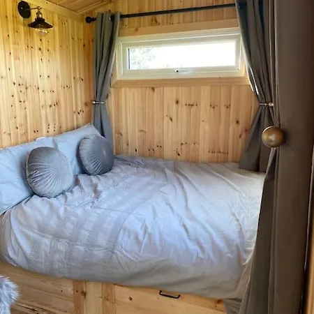 Beautiful 1 Bed Shepherd Hut In Warwickshire Warwick  Buitenkant foto