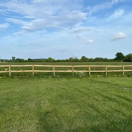 Beautiful 1 Bed Shepherd Hut In Warwickshire Warwick  Buitenkant foto