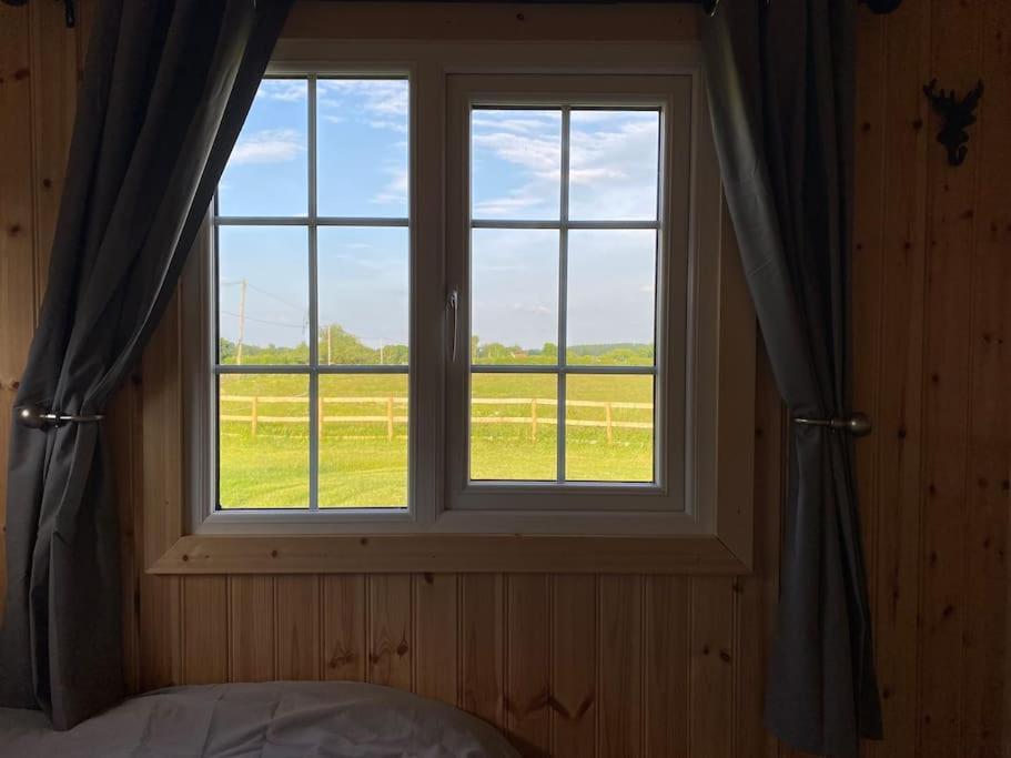 Apartment Beautiful 1 Bed Shepherd Hut In Warwickshire